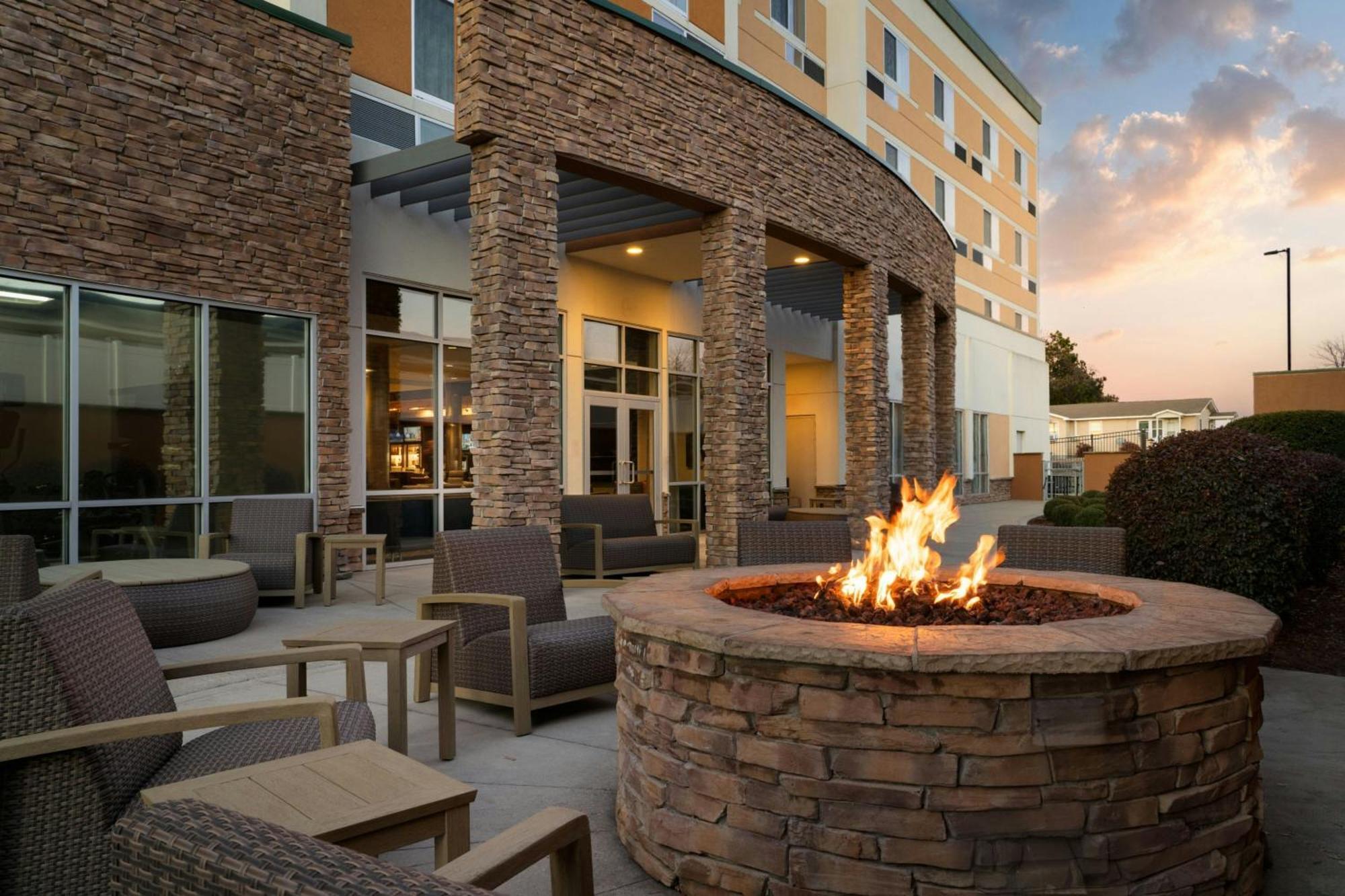 Courtyard By Marriott Fayetteville Fort Liberty - Spring Lake Exterior foto